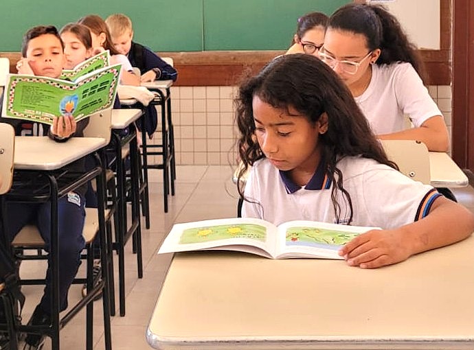 Livro escrito por professores de Navegantes foi premiado pelo governo Federal