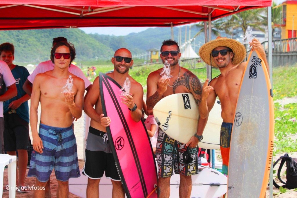 MUNICIPAL DE SURF PREPARA ATLETAS DE NAVEGANTES PARA AS COMPETIÇÕES REGIONAIS