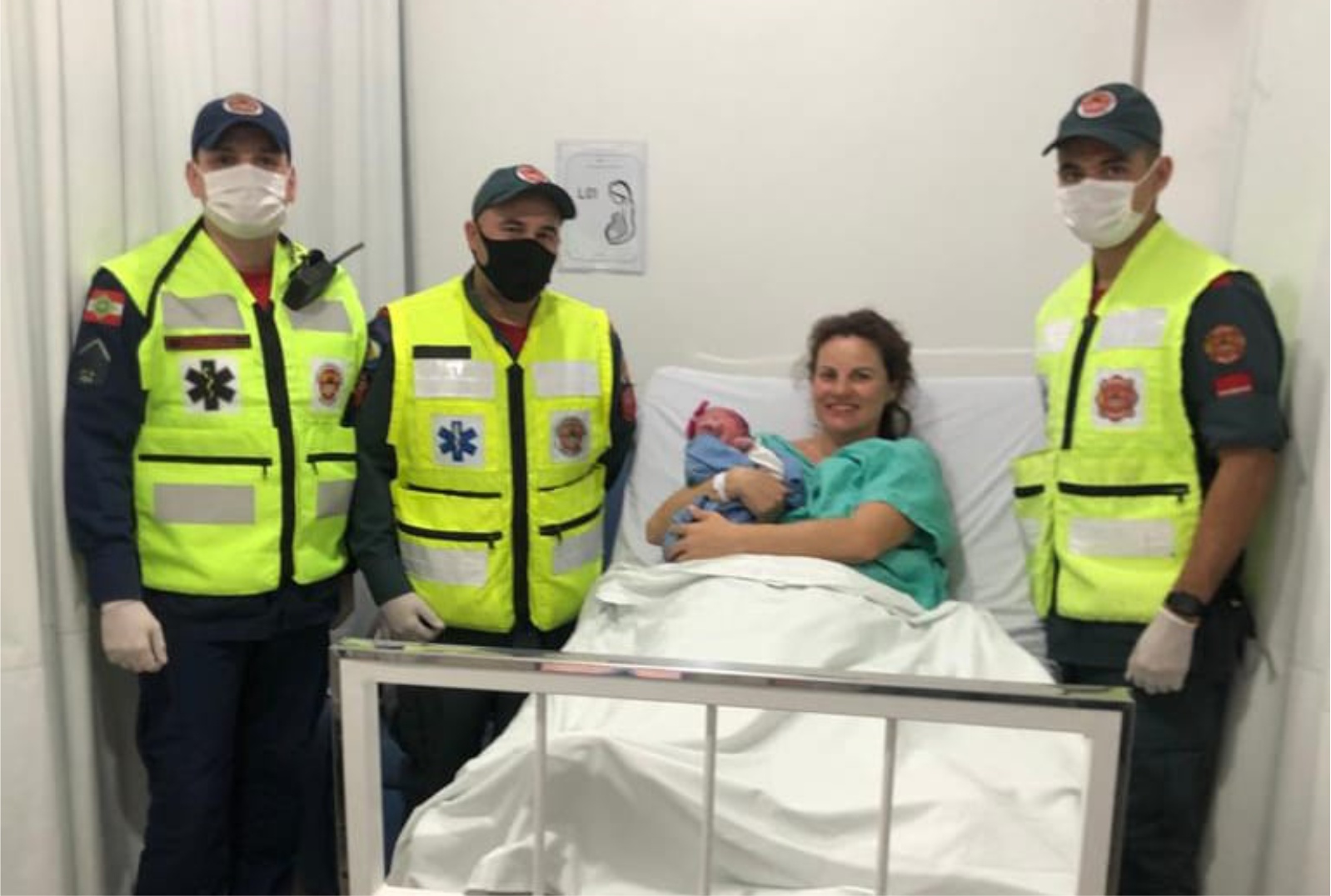 mãe ganha bebê dentro da ambulância em navegantes