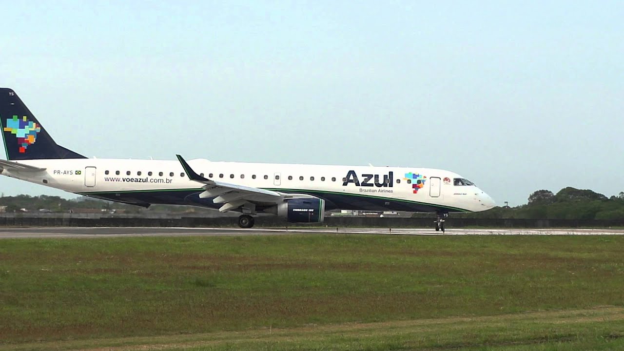 avião Azul aeroporto de Navegantes por Fabrício Cardoso