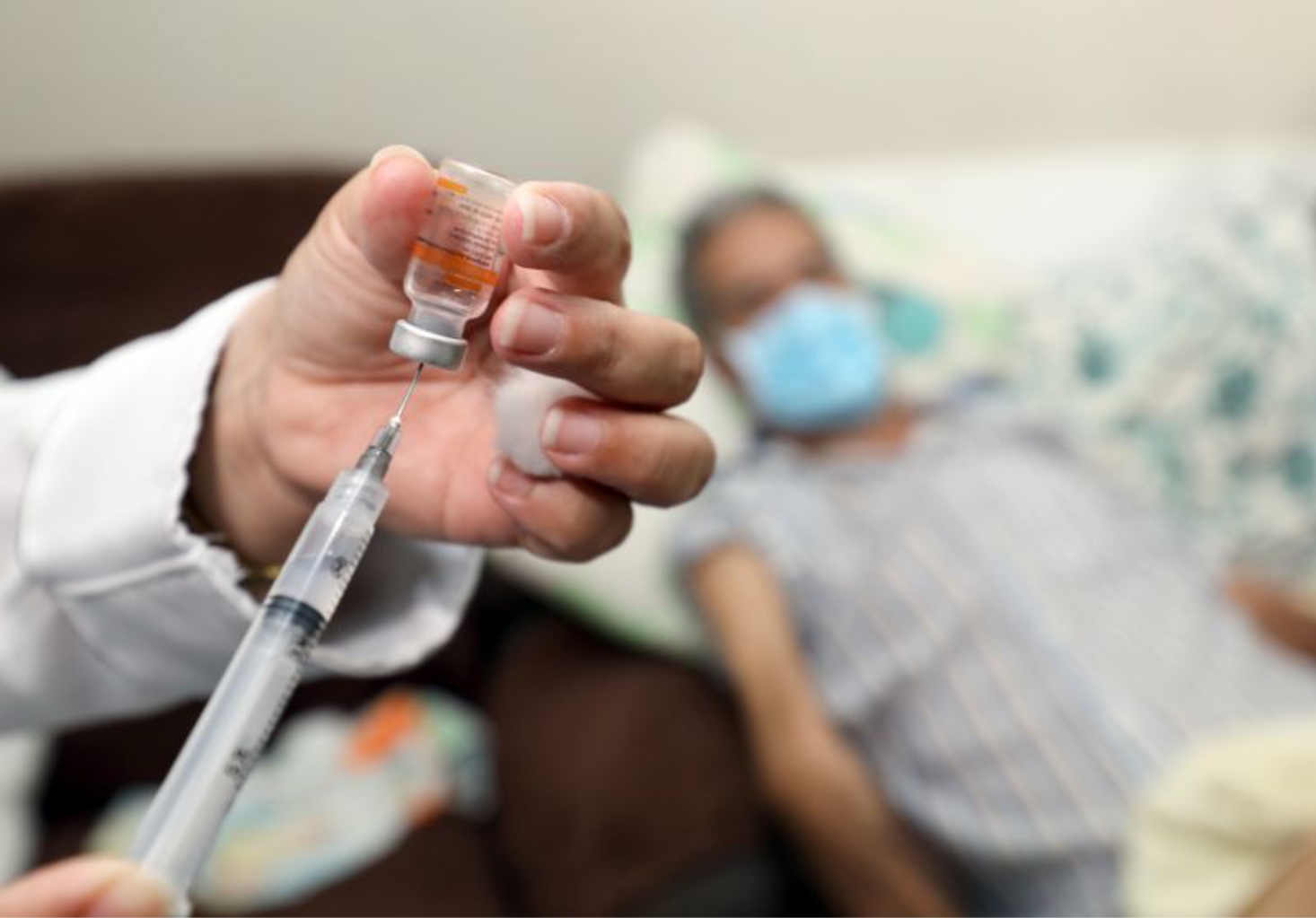 vacinação terceira dose em idosos acamados
