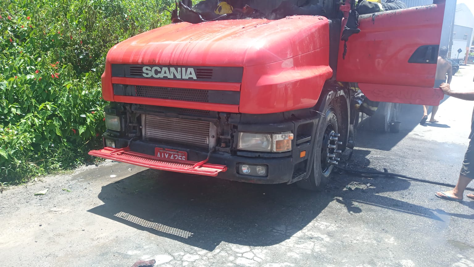 caminhão pega fogo no bairro volta grande em navegantes