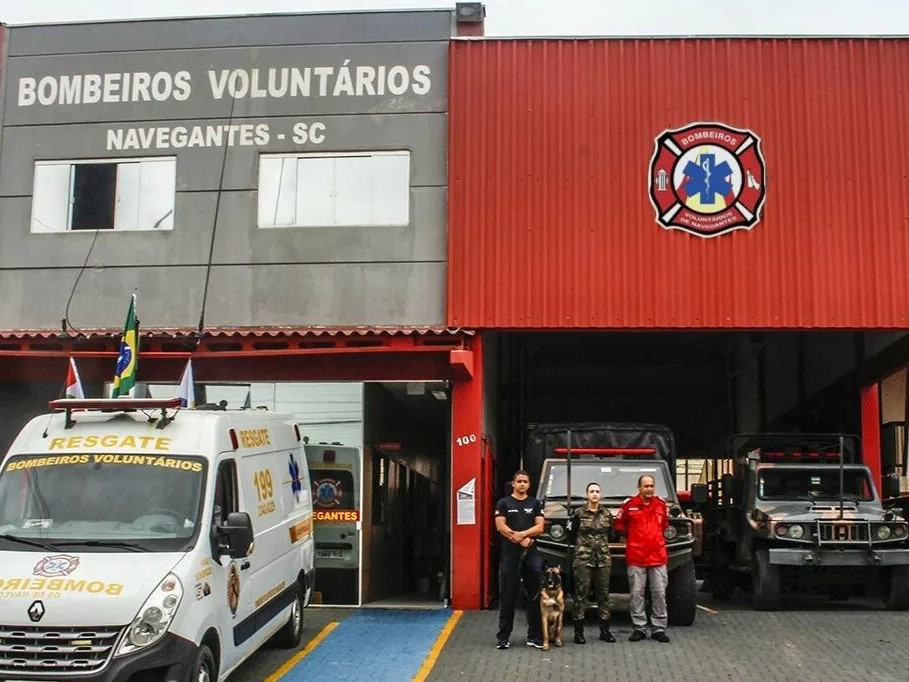 bombeiros voluntários completam 21 anos de serviço em Navegantes