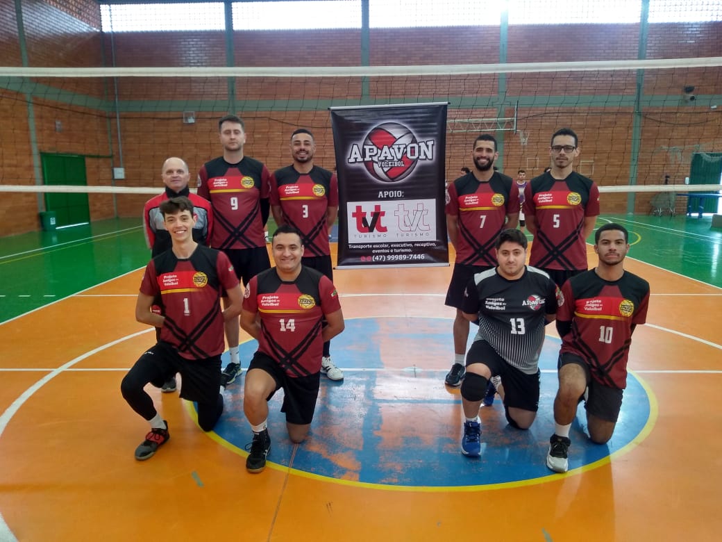 Equipe de Voleibol Adulto Feminino estreia com vitória fora de