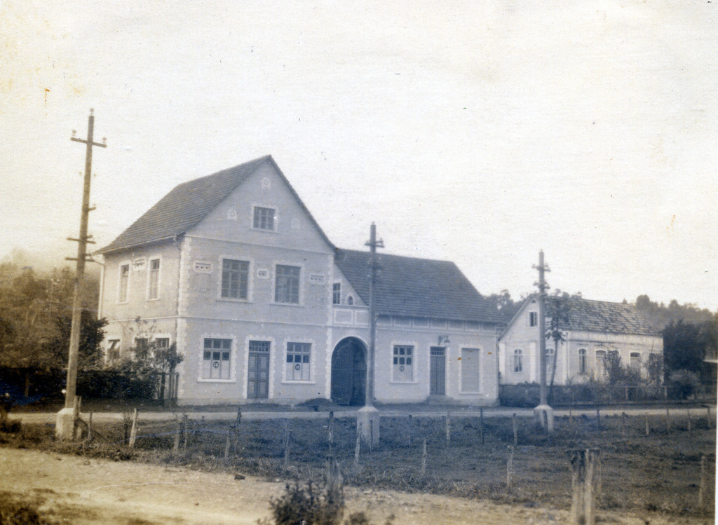 Edifício da usina hidrelétrica Salto Weissbach, em Blumenau, na década de 1920