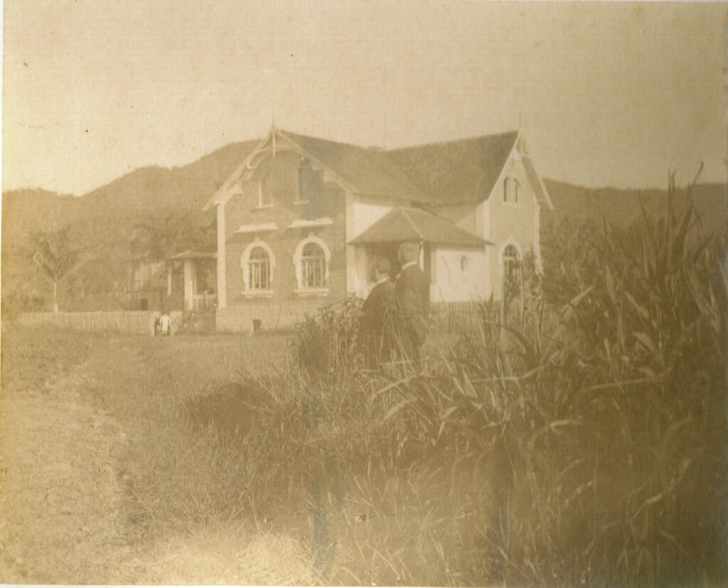 Casarão da família Gall construído em 1910, hoje é o Fórum Trabalhista de Itajaí. Crédito: Arquivo Público de Itajaí