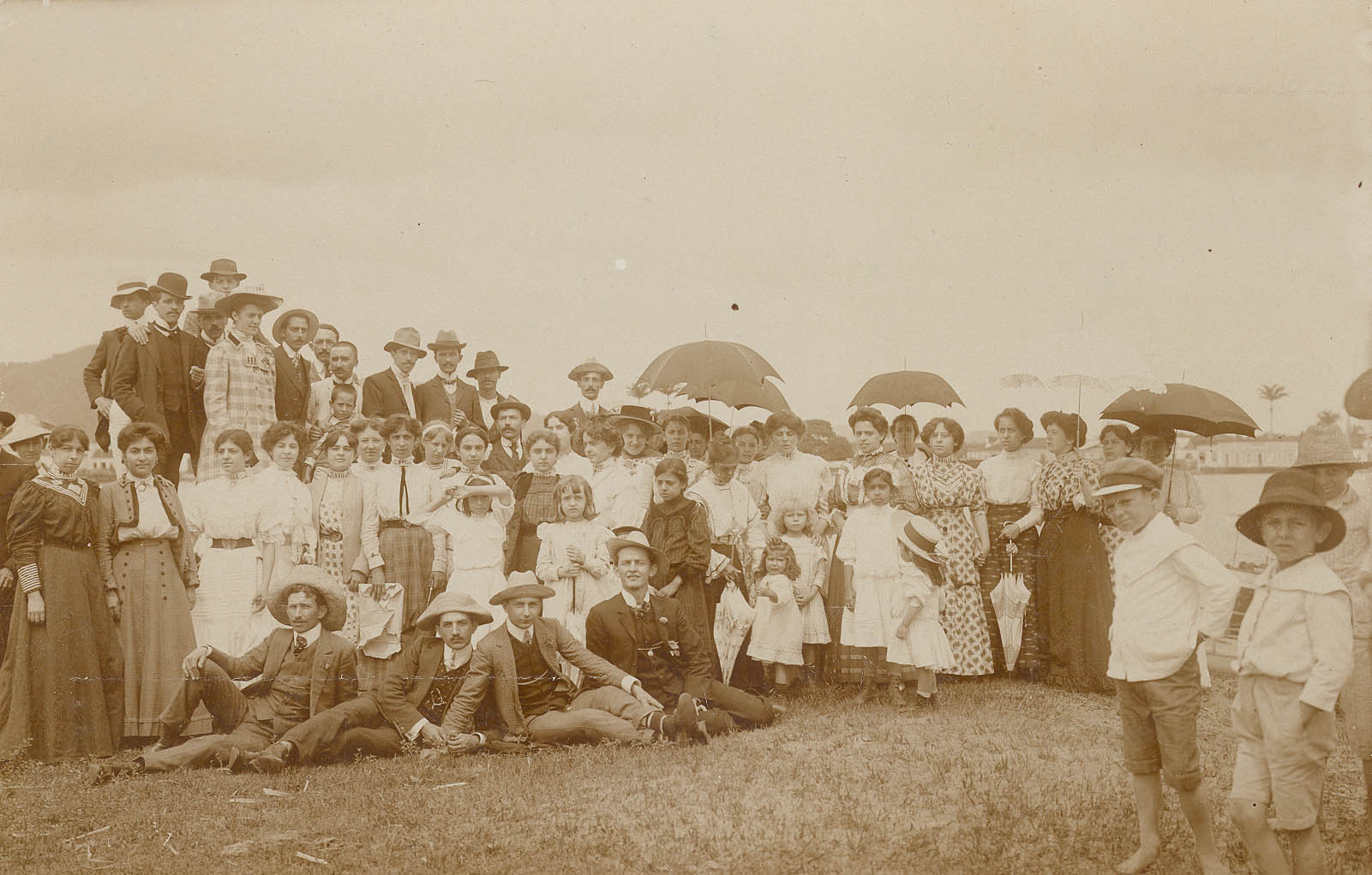 Excursionistas de Joinville visitaram Navegantes em 1909 . Crédito: Arquivo Público de Itajaí