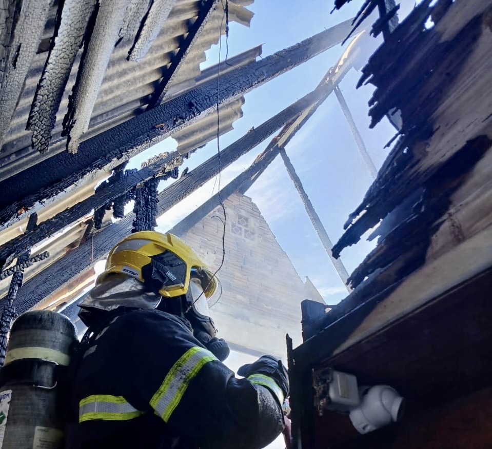 INCÊNDIO DESTRÓI CENTRO GERIÁTRICO NO GRAVATÁ EM NAVEGANTES