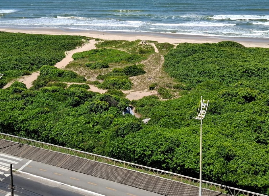 morador de rua acampa na orla de Navegantes