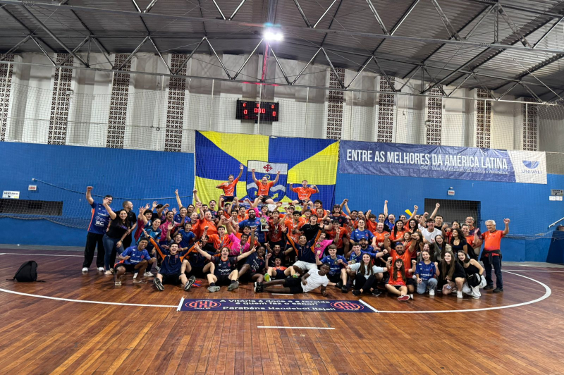 A equipe de handebol de Itajaí/Fmel/Univali derrotou a equipe de Cambé, do Paraná, por 28 a 25 e ficou com o título de campeã do Campeonato Sul-Brasileiro.