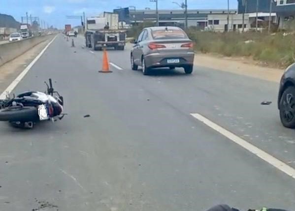 Motociclista morre após cair de moto na BR-470, em Navegantes
