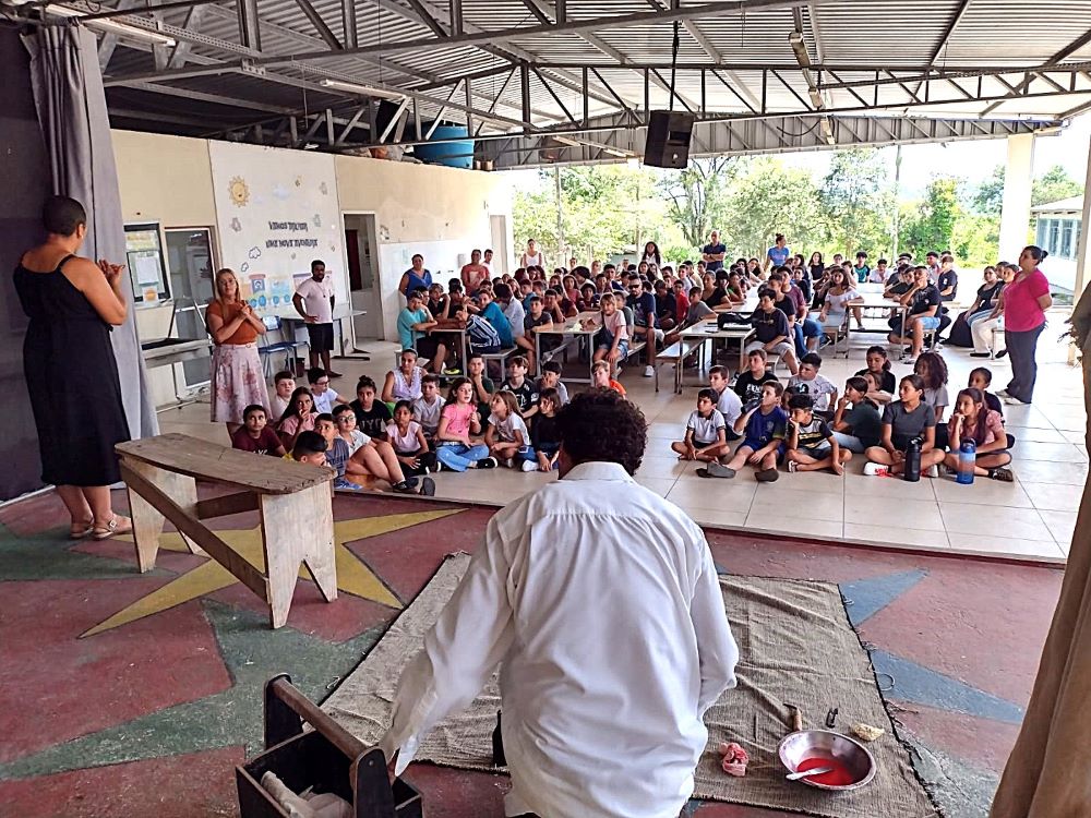 Espetáculo teatral leva reflexão sobre pandemias a Navegantes