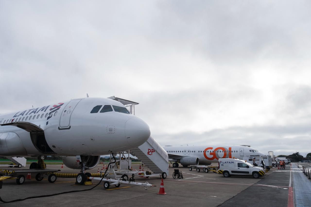 Herdeiros de haitiano morto em Navegantes chegam ao Brasil para viver como refugiados