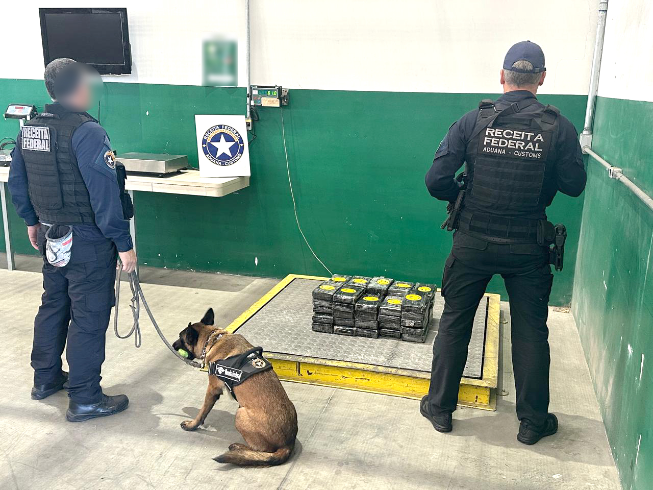 Receita Federal retém 61 kg de cocaína no Porto de Itapoá