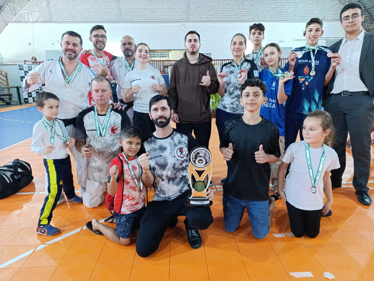 Navegantes conquista 39 medalhas em  estadual de karatê