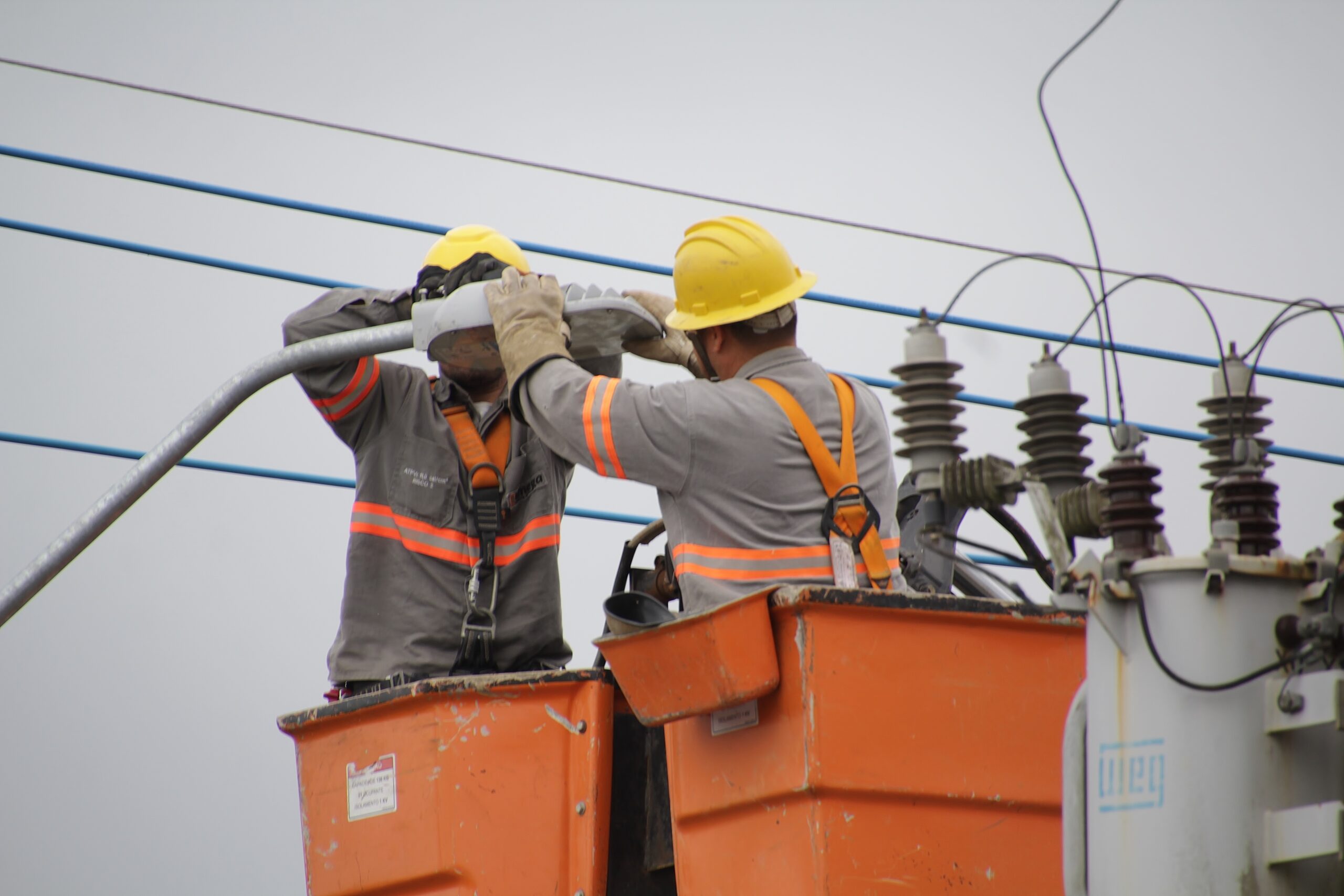Serviço da Celesc pode deixar ruas sem energia em Navegantes