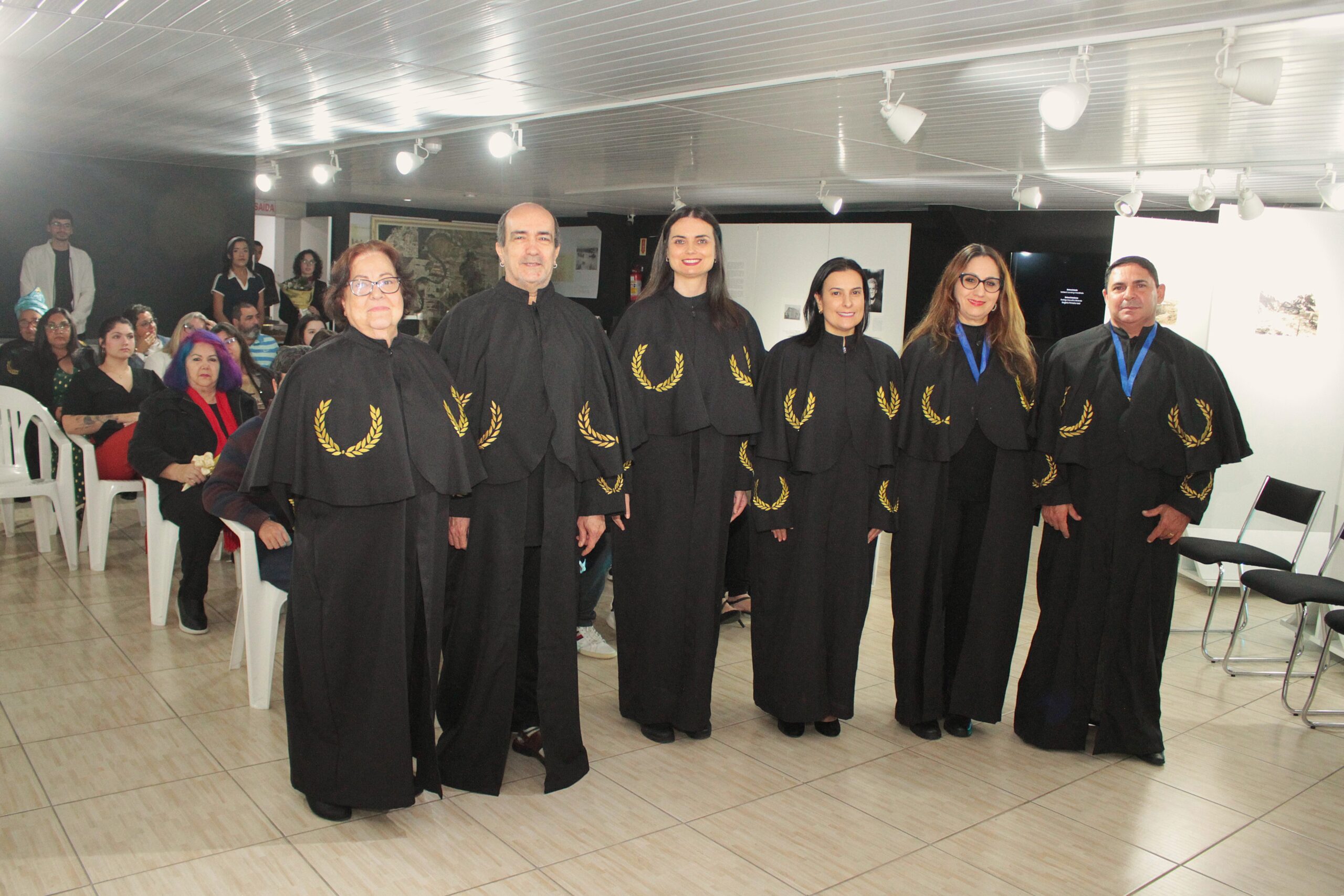 Diretoria da Academia de Letras de Navegantes toma posse