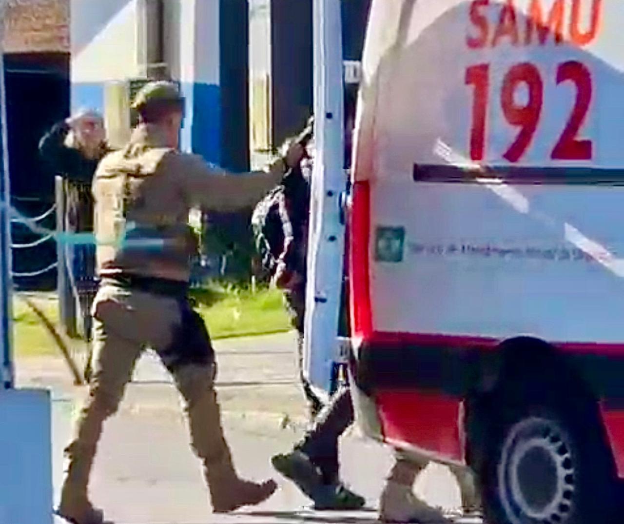 Briga entre dois homens quase termina em morte no centro de Navegantes