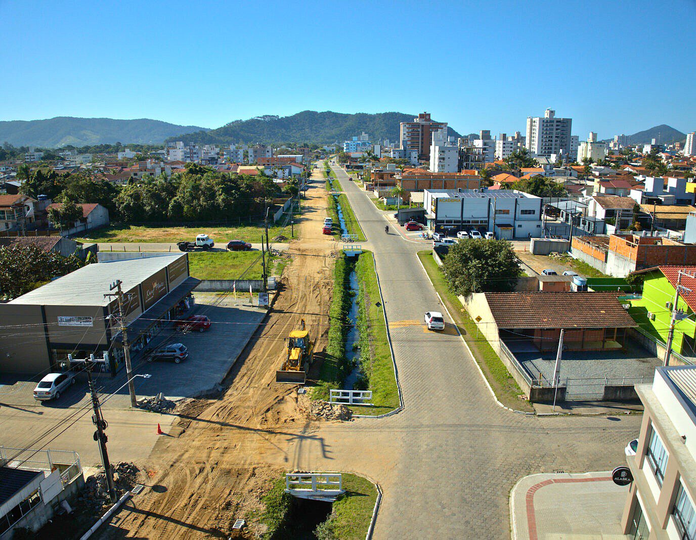 Avenida Radial de Navegantes recebe drenagem e pavimentação