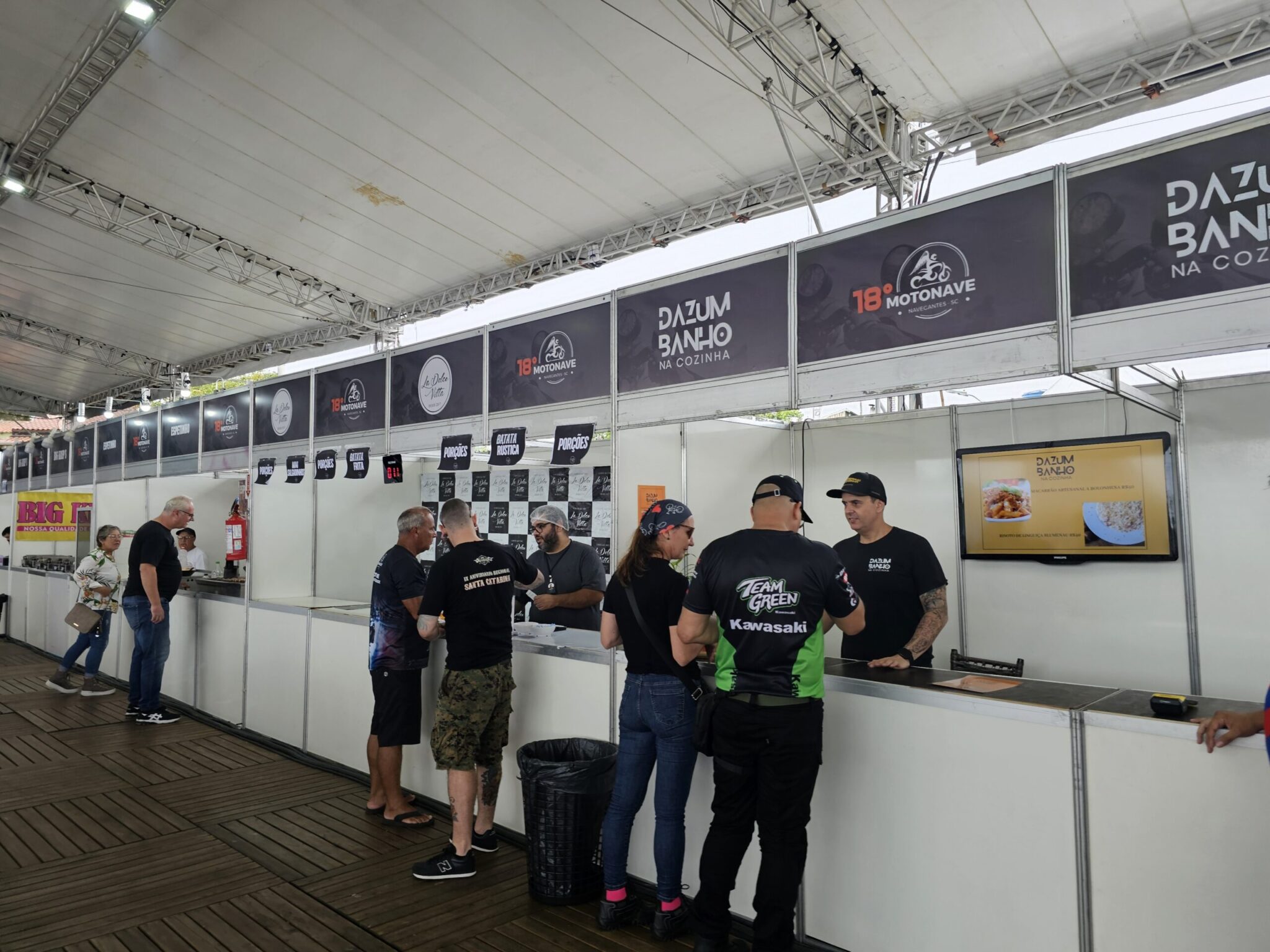 Navegantes credencia empresas para Praça de Alimentação