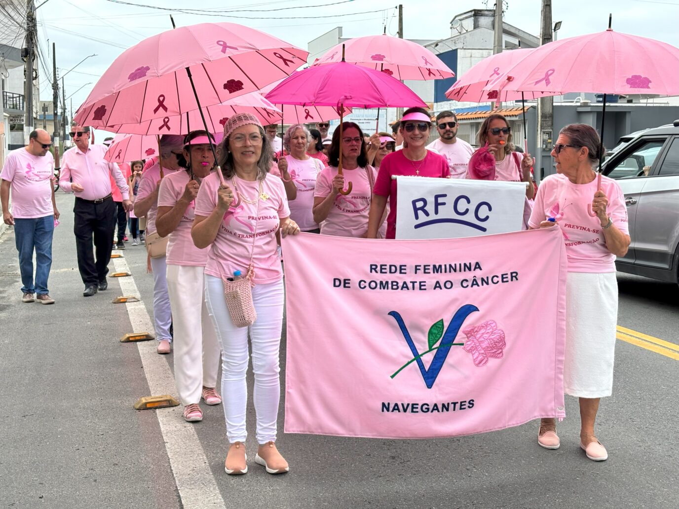 Caminhada Rosa em Navegantes alertou pra prevenção do câncer de mama