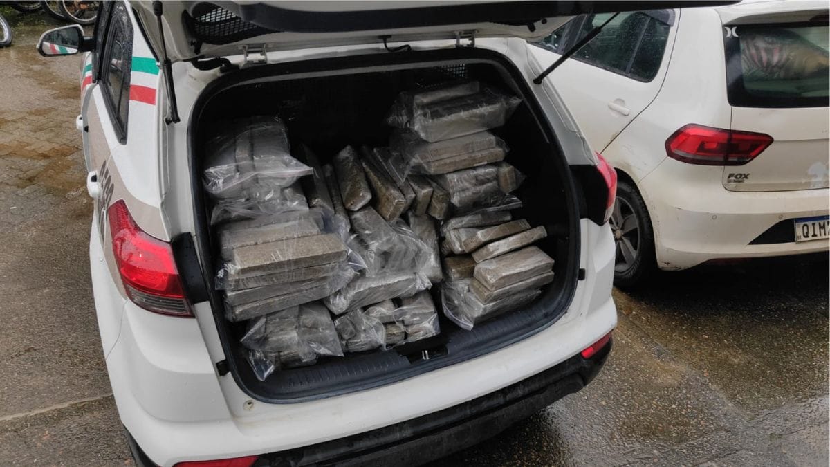 Diretora da Prefeitura de Navegantes é presa com drogas no carro