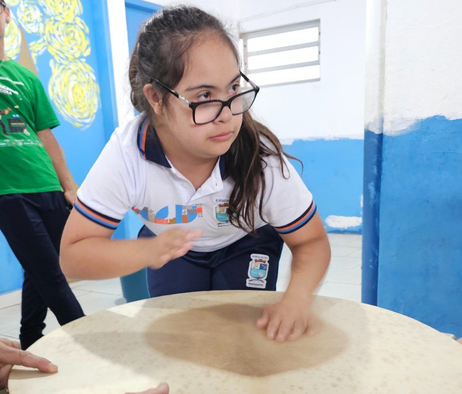 Musicando na Escola chega ao bairro São Domingos com oficinas e apresentações musicais