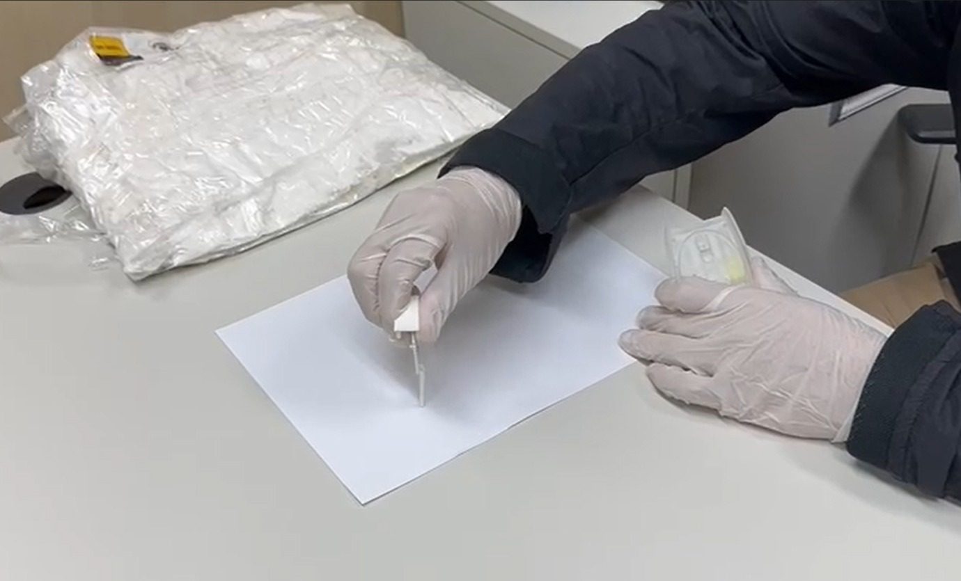 Mulher é presa no Aeroporto de Navegantes tentando levar drogas pra França