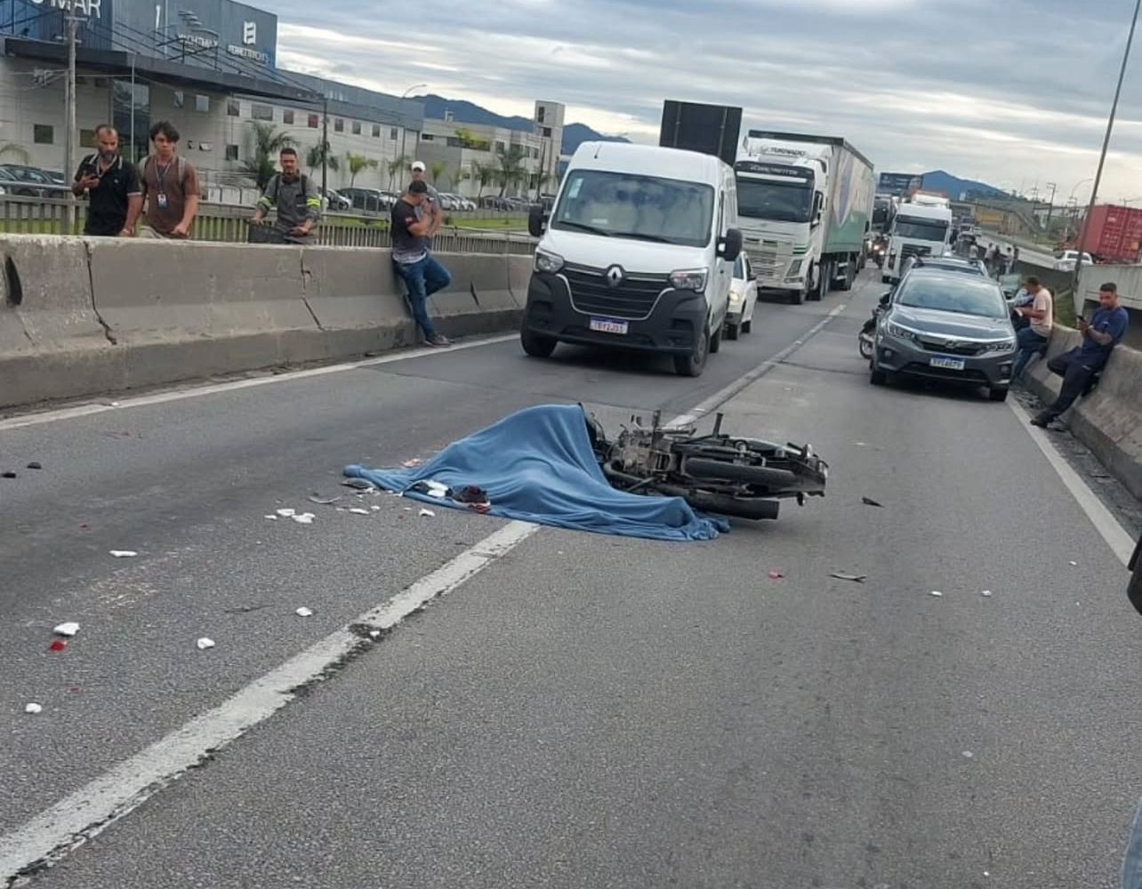 Motociclista morre em acidente na ponte da BR-101 em Navegantes
