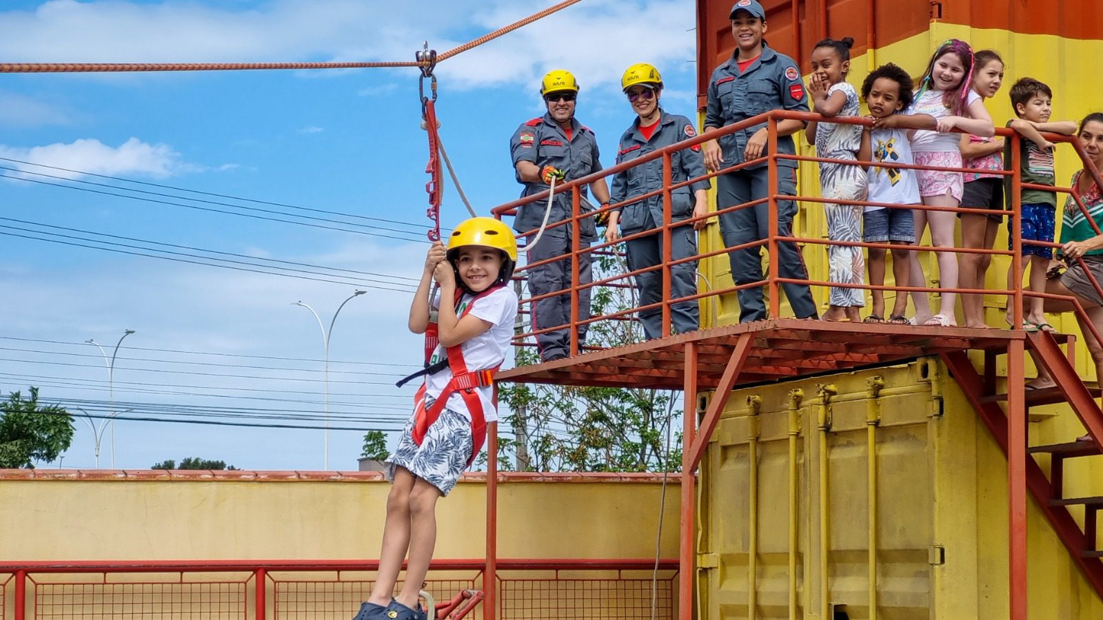 Bombeiros de Navegantes abrem quartel para Dia das Crianças