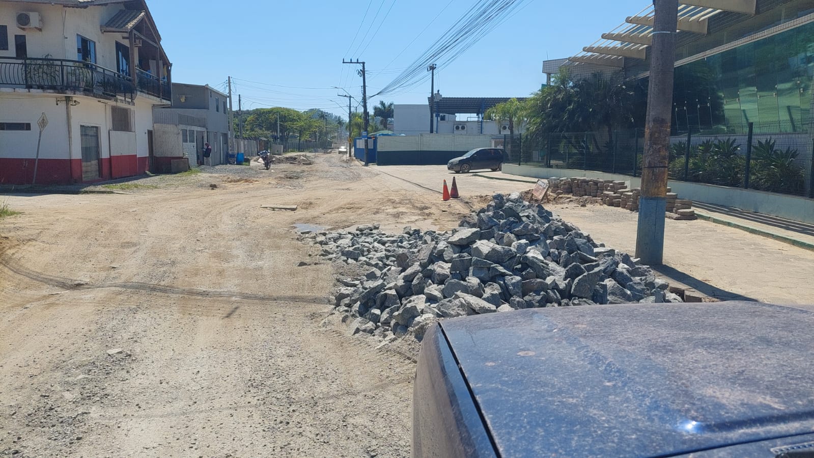 Moradores cobram andamento das obras em via de acesso entre Volta Grande e Machados