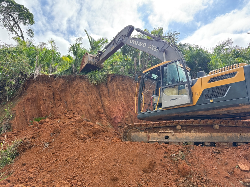 Itajaí envia equipes e maquinário para ajudar Luiz Alves após chuvas