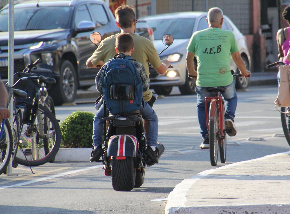CNH e placa passam a ser obrigatórios para ciclomotores em janeiro