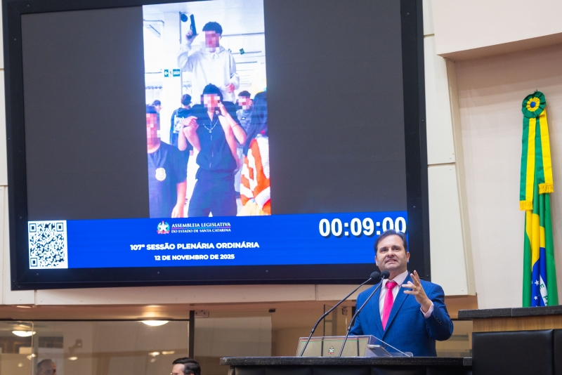 Caso de réplica de arma em escola de Navegantes vira debate na ALESC