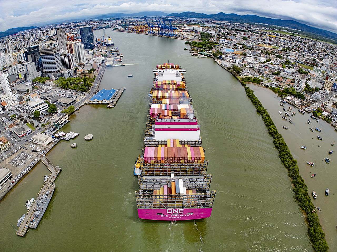 Portonave recebe navio sustentável em estreia histórica na América Latina