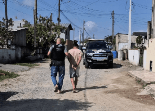 Tio-avô é preso em Navegantes por abusar de meninos de 10 anos