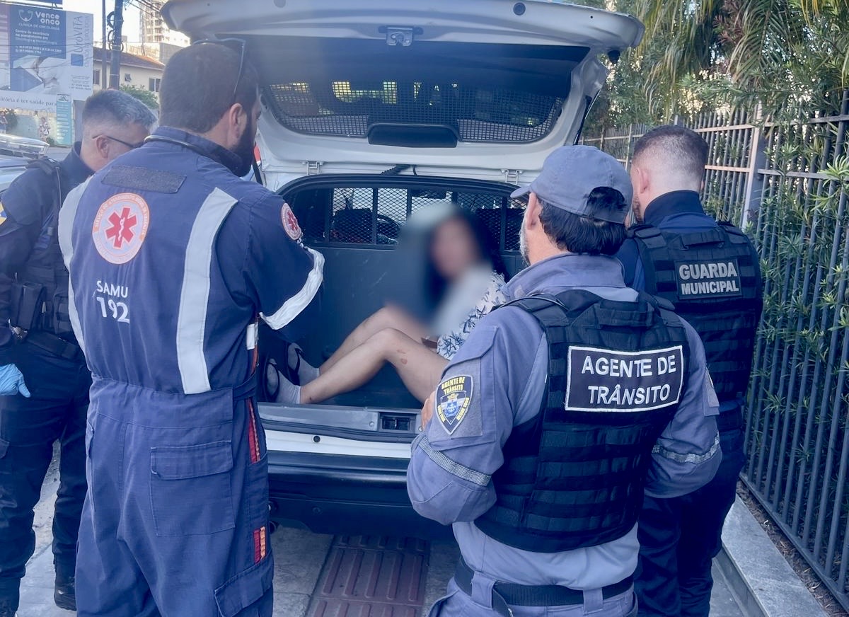 Mulher em situação de rua fere vítima com faca no centro de Itajaí