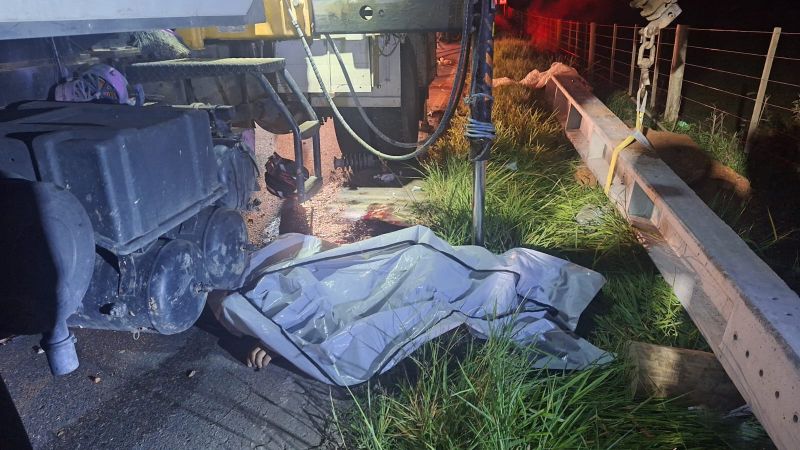 Colisão em caminhão de obras causa mortes na SC-414 em Navegantes