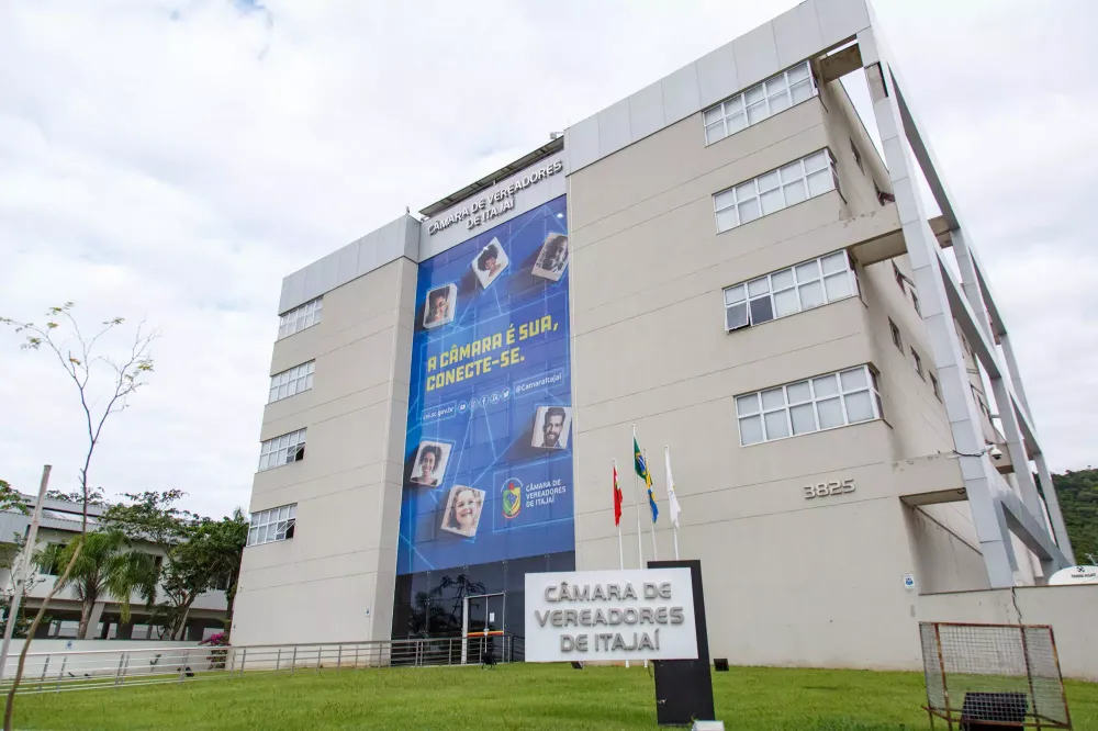 Às vésperas do recesso, Câmara de Itajaí aprova aumento no número de vereadores