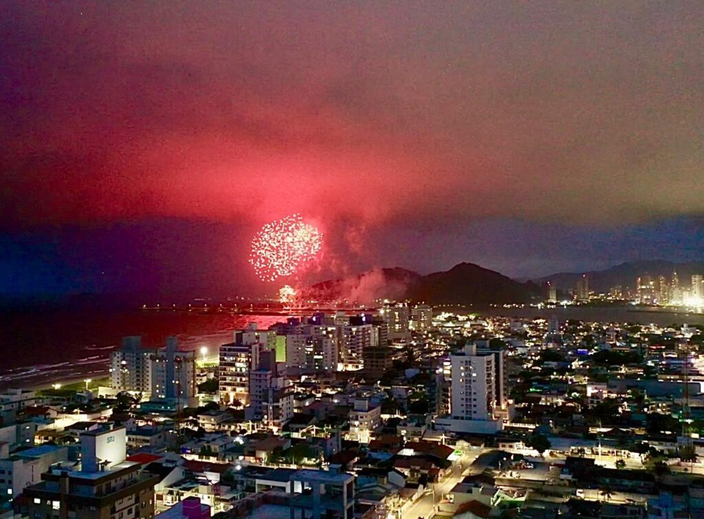 queimna de fogos para a virada em Itajai