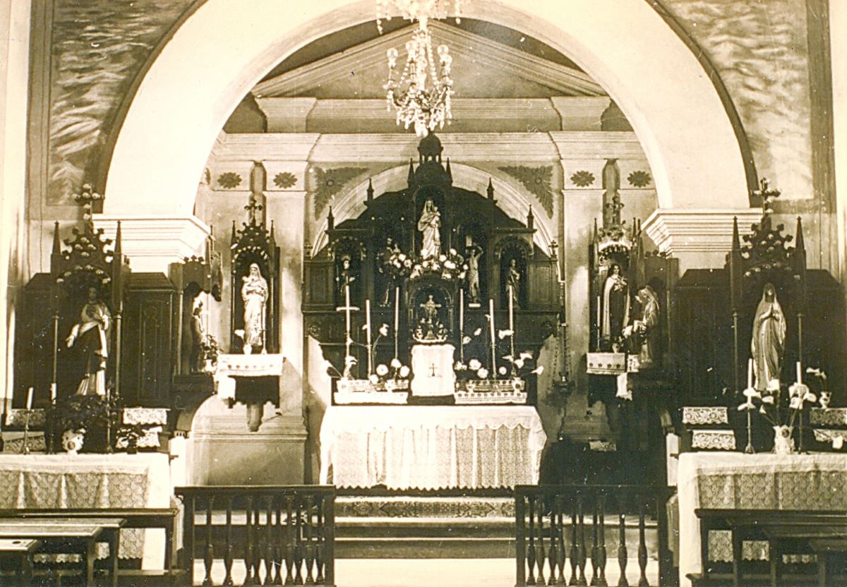 Altar da primeira capela de Navegantes. Além de Nossa Senhora dos Navegantes,  a igrejinha também era consagrada a Santo Amaro. Crédito CDMHArquivo Público de Itajaí