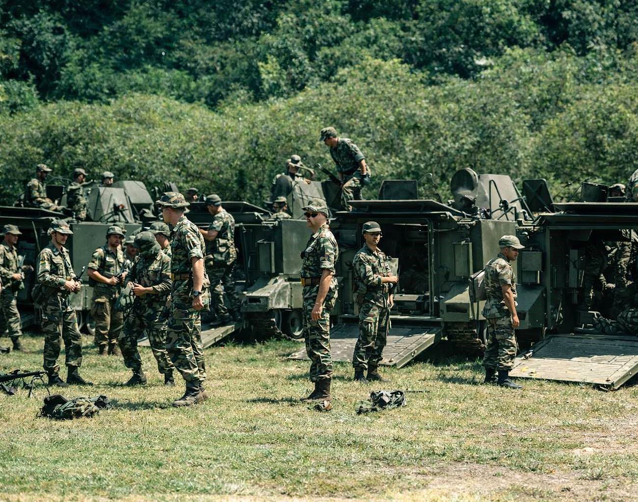 Milhares de fuzileiros navais invadiram o município para um combate simulado. Crédito: Reprodução Jornal Gazeta de Navegantes