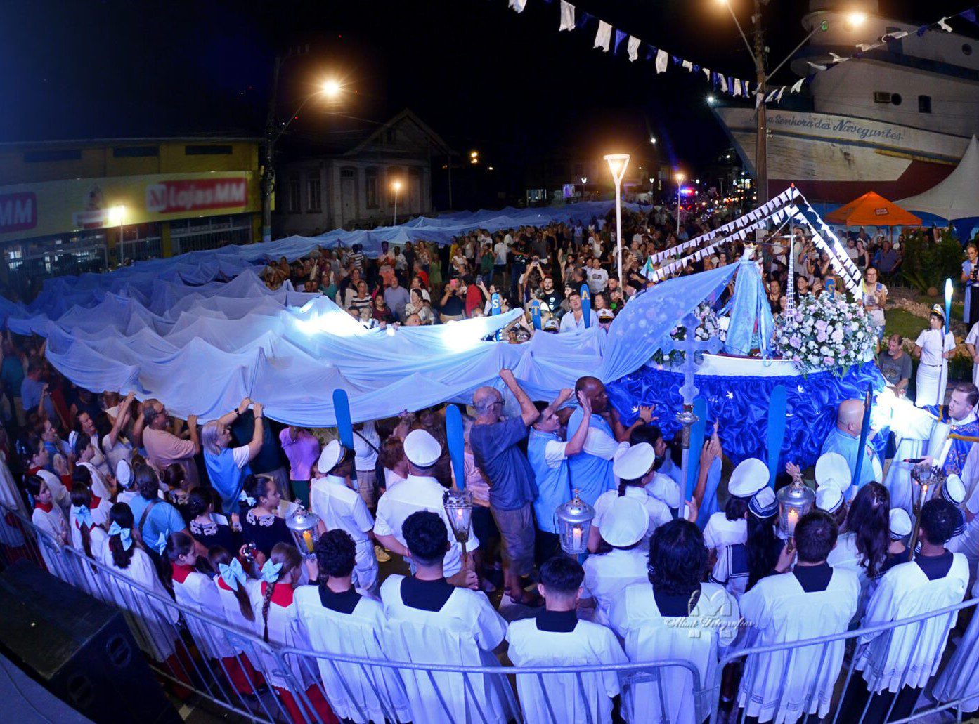 Procissão com maior manto do mundo atraiu fieis a Navegantes. Crédito Mimi Fotografias