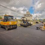 Obras de asfaltamento avançam nos Bairros de Navegantes