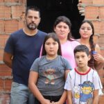 Incêndio consome casa de madeira no bairro São Paulo e mobiliza comunidade em campanha de doação.