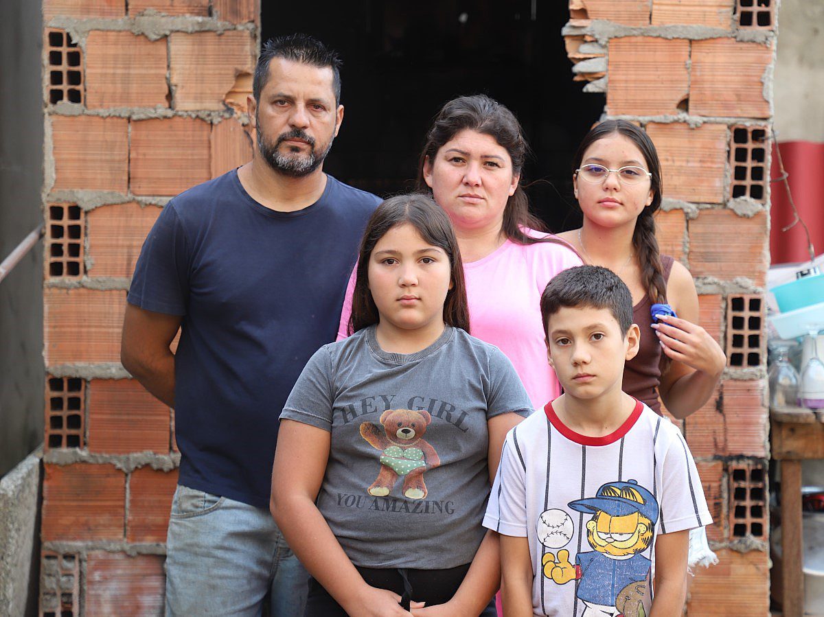 Incêndio consome casa de madeira no bairro São Paulo e mobiliza comunidade em campanha de doação.