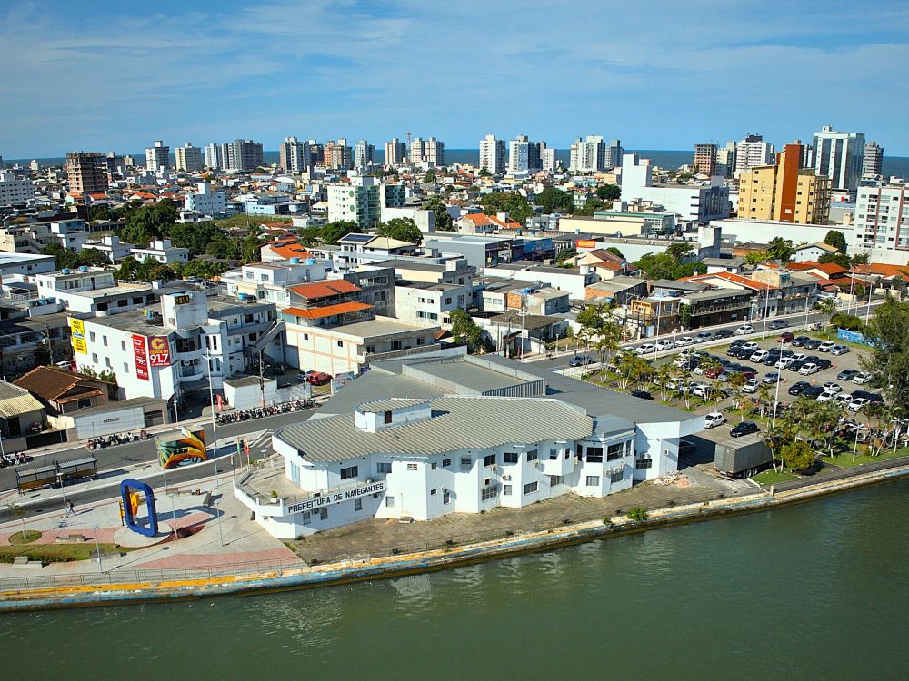 Repartições municipais fecham na quinta e sexta-feira, mas serviços essenciais de saúde, coleta de lixo e segurança seguem mantidos em regime de plantão.