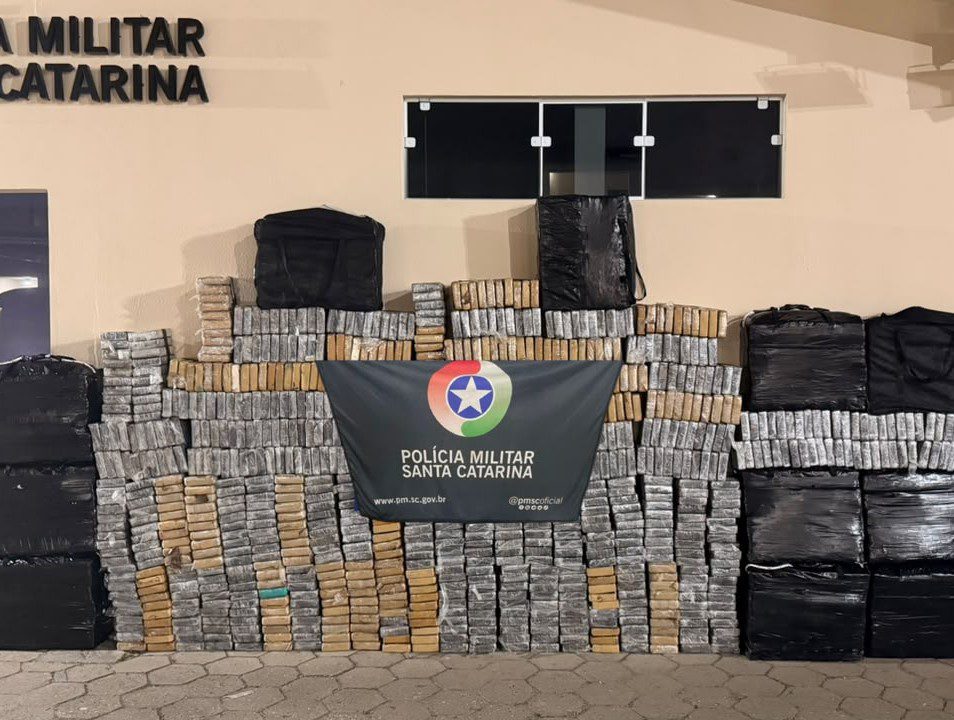 Operação entre Navegantes e Blumenau apreende mais de 3,5 toneladas de cocaína