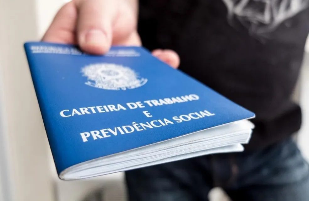 Navegantes inicia semana com 718 vagas de emprego 