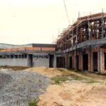 Por falta de recursos, projeto da primeira rodoviária de Navegantes nunca foi concluído. Prédio hoje abriga o Paço Municipal. Crédito: Prefeitura de Navegantes